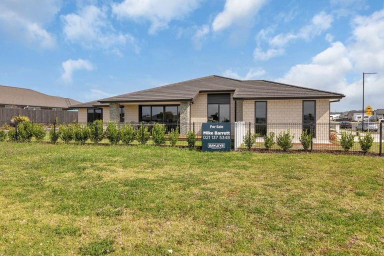 Photo of property in 25 Kitemaunga Avenue, One Tree Point, 0118