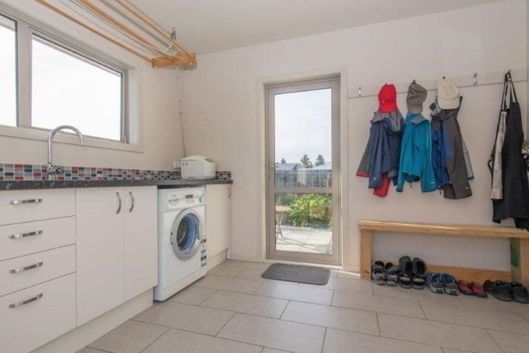 Photo of property in 2 Poppy Lane, Albert Town, Wanaka, 9305