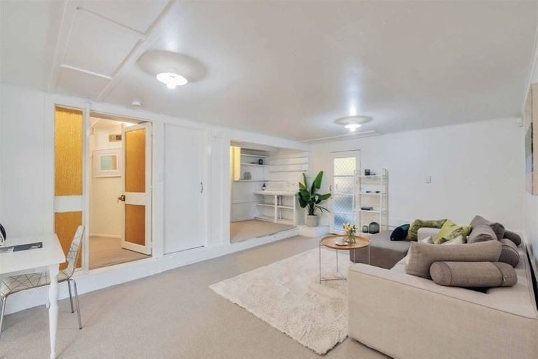 Photo of property in 66 Bond Crescent, Forrest Hill, Auckland, 0620