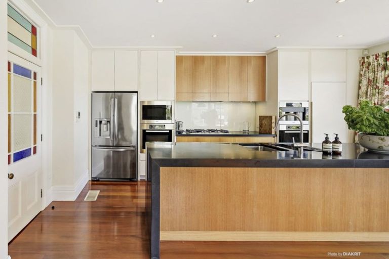 Photo of property in 18 Central Terrace, Kelburn, Wellington, 6012