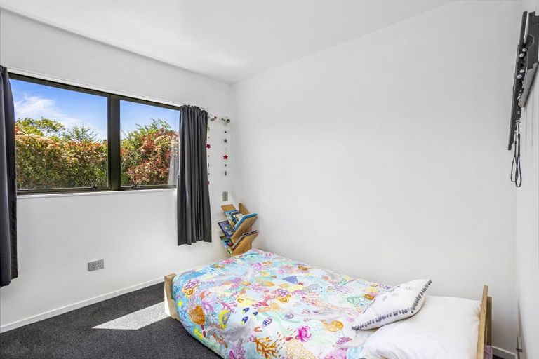 Photo of property in 73 Motu Road, Kumeu, 0891