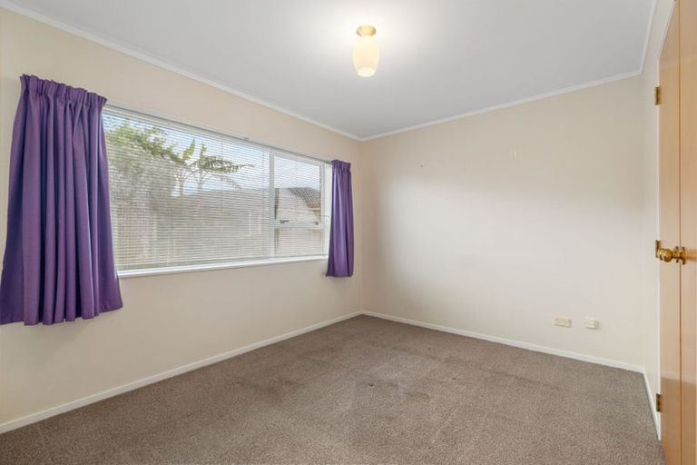 Photo of property in 33a Kirby Street, Glendene, Auckland, 0602