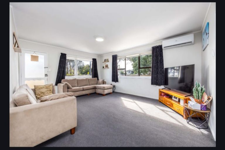 Photo of property in 381 Roscommon Road, Clendon Park, Auckland, 2103