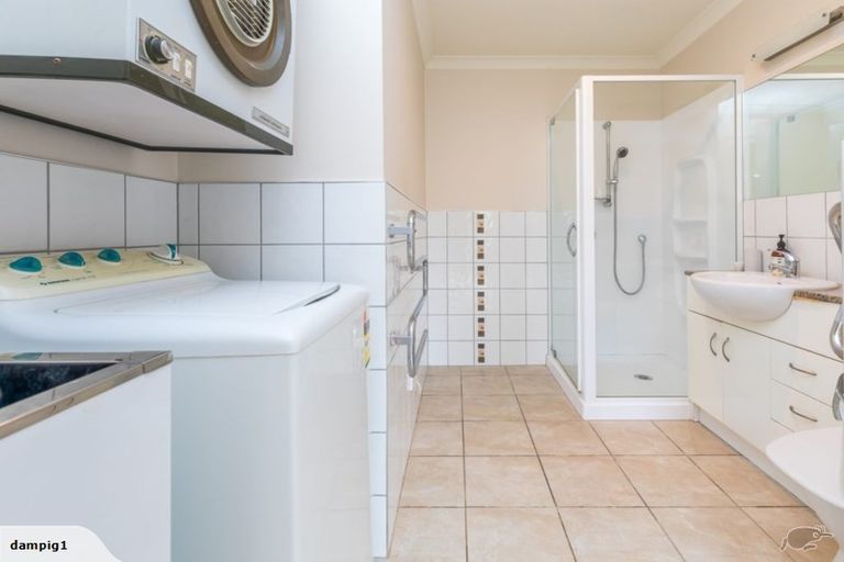 Photo of property in 25 Condor Place, Unsworth Heights, Auckland, 0632