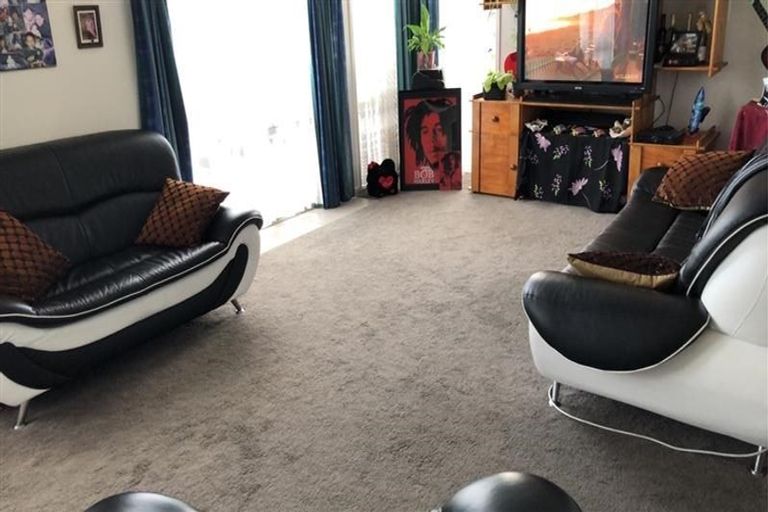 Photo of property in 16 Tironui Station Road East, Papakura, 2112