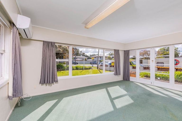 Photo of property in 24 Ocean View Road, Northcote, Auckland, 0627