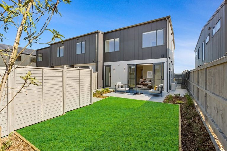 Photo of property in 24 Viridian Avenue, Rosehill, Papakura, 2113