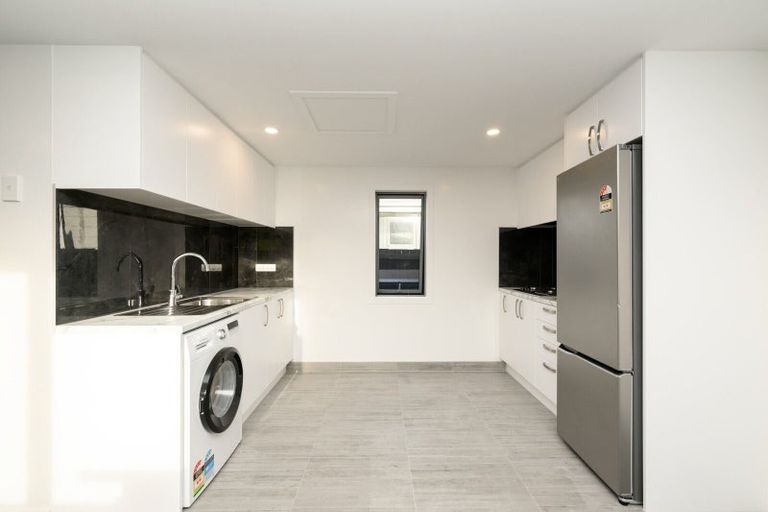 Photo of property in 2 Dickson Crescent, Hornby, Christchurch, 8042