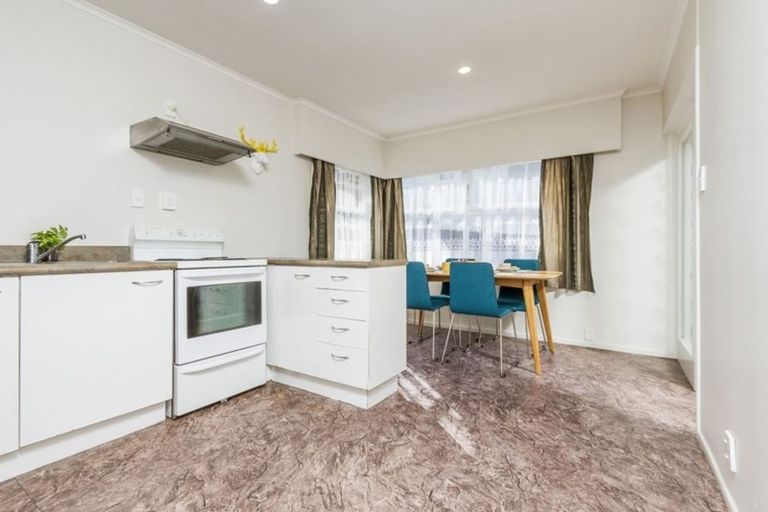 Photo of property in 1/22 Alamein Avenue, Belmont, Auckland, 0622