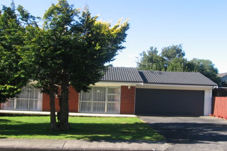 Photo of property in 1/1 Butterworth Avenue, Opaheke, Papakura, 2113