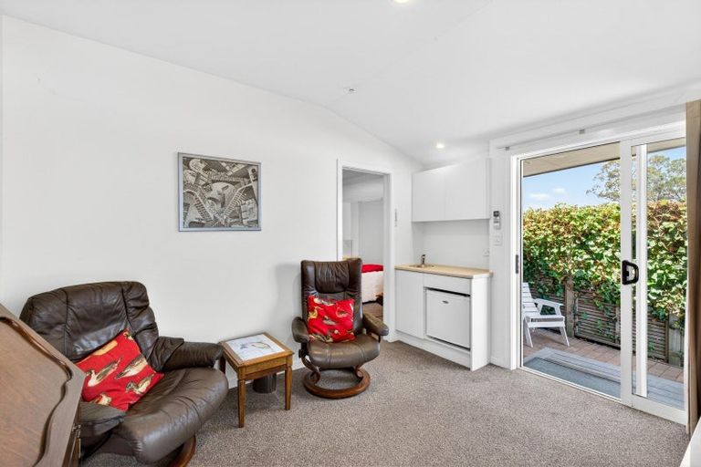 Photo of property in 135 Thompson Road, Bluff Hill, Napier, 4110