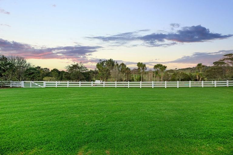 Photo of property in 490 Whitehills Road, Waitoki, Silverdale, 0994