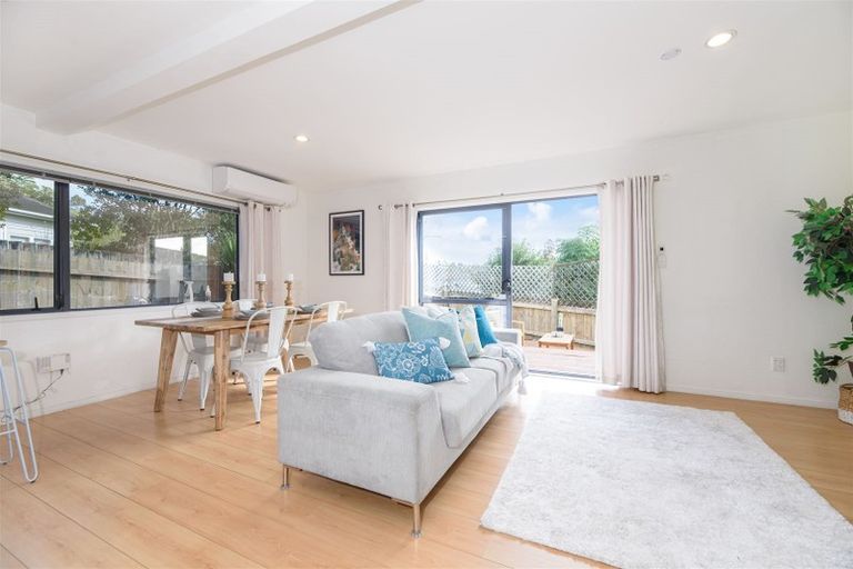 Photo of property in 6 Exmouth Road, Northcote, Auckland, 0627