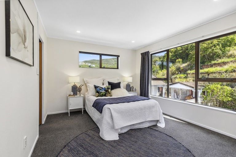 Photo of property in 11 Thatcher Crescent, Crofton Downs, Wellington, 6035