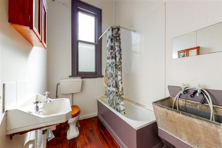 Photo of property in 33 Nairn Street, Mount Cook, Wellington, 6011