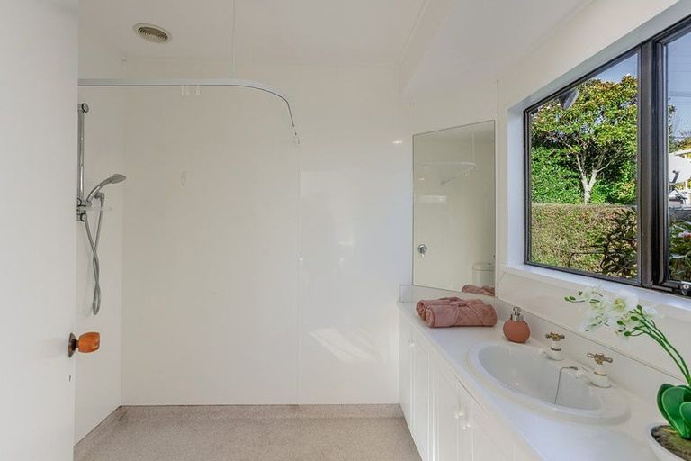 Photo of property in 16 Huia Street, Waikanae, 5036