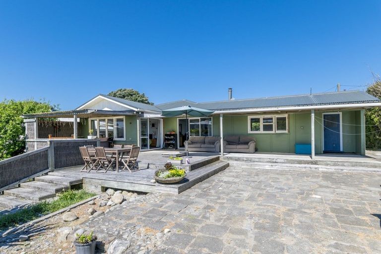 Photo of property in 15 Mahoe Street, Otaki Beach, Otaki, 5512