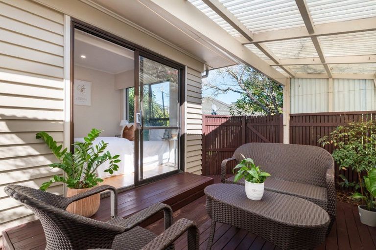 Photo of property in 43 Forrest Hill Road, Milford, Auckland, 0620