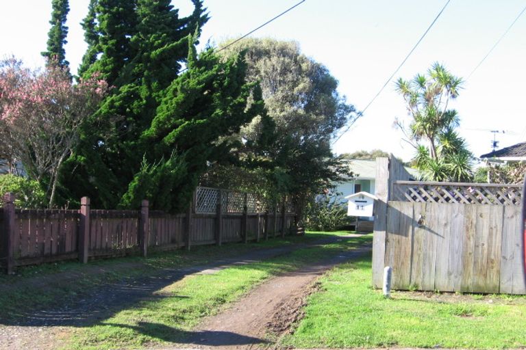 Photo of property in 11 Devon Street, Te Atatu South, Auckland, 0610