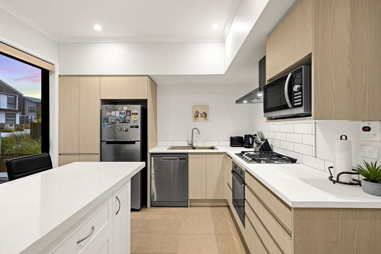 Photo of property in 13 Wai Place, Westgate, Auckland, 0614