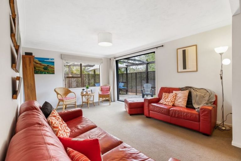 Photo of property in 30 Hydra Place, Glen Eden, Auckland, 0602