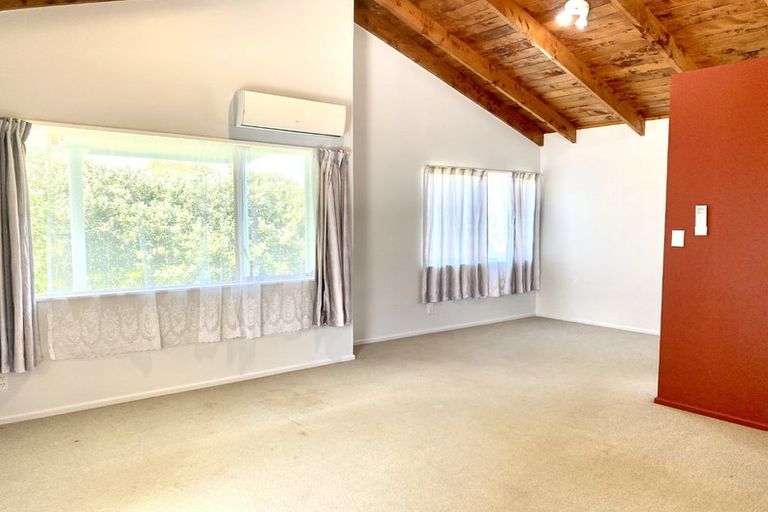 Photo of property in 2/47 Greenslade Crescent, Northcote, Auckland, 0627