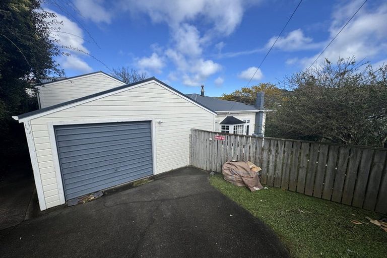 Photo of property in 27 Tawa Terrace, Tawa, Wellington, 5028