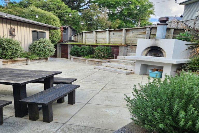 Photo of property in 74a Atkinson Road, Titirangi, Auckland, 0604