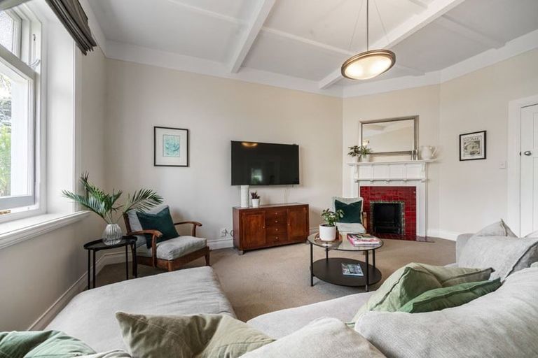 Photo of property in 15 Waterview Road, Stanley Point, Auckland, 0624