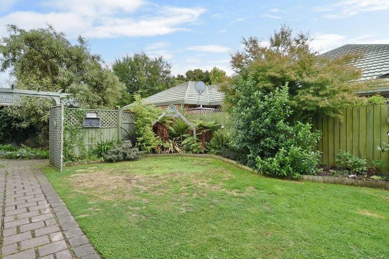 Photo of property in 2/1 Leeman Place, Redwood, Christchurch, 8051