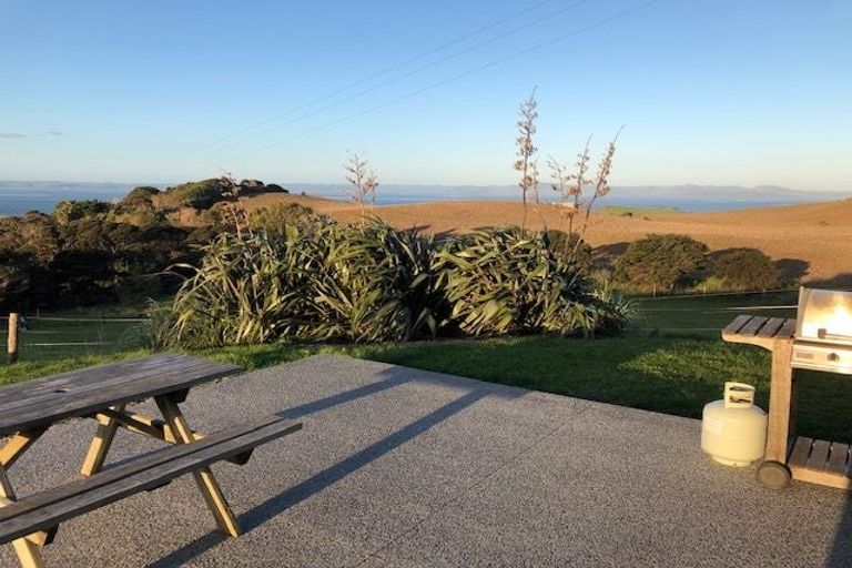 Photo of property in 3143 South Head Road, South Head, Helensville, 0874