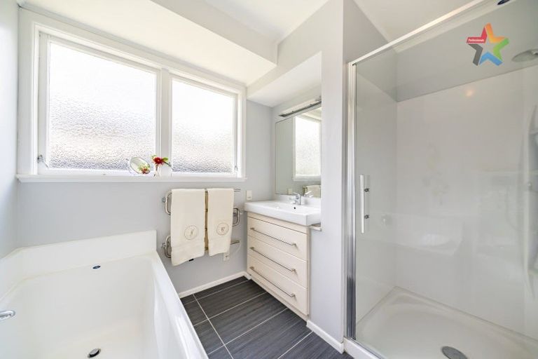 Photo of property in 28a Whites Line West, Woburn, Lower Hutt, 5010