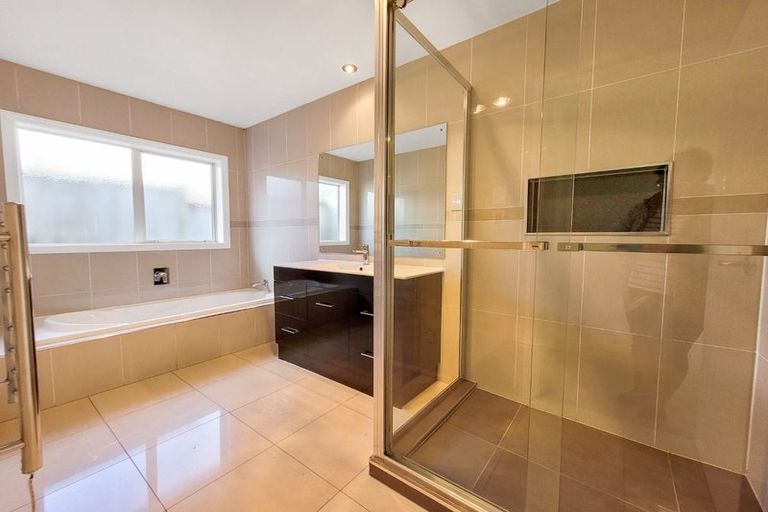 Photo of property in 15 Kouras Place, Flat Bush, Auckland, 2016