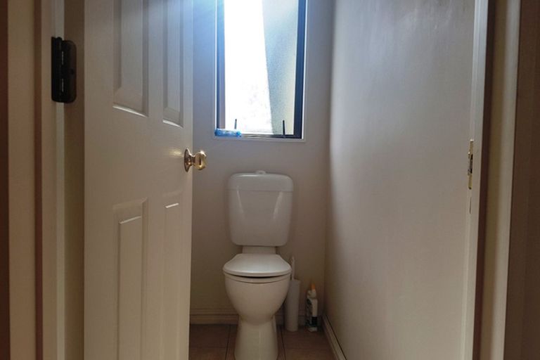 Photo of property in 2 Graham Collins Drive, Windsor Park, Auckland, 0632