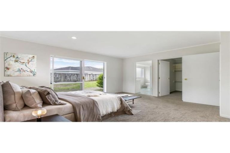 Photo of property in 2 Glenross Drive, Wattle Downs, Auckland, 2103