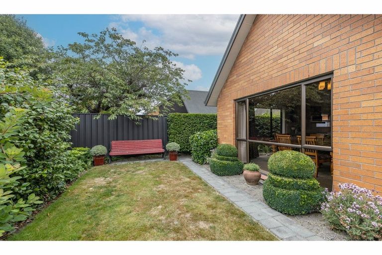 Photo of property in 2/35 Glenburn Place, Avonhead, Christchurch, 8042