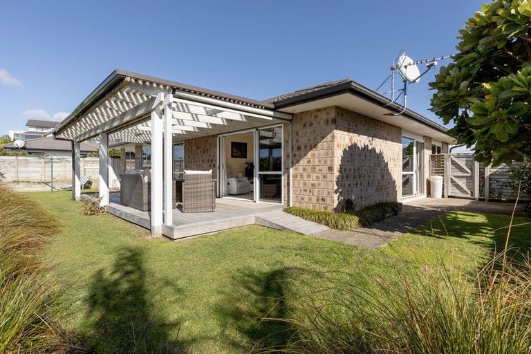 Photo of property in 15 Parkland Rise, Omokoroa, 3114
