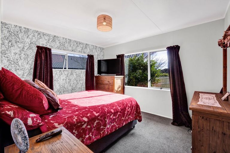 Photo of property in 1 Raunui Crescent, Inglewood, 4330