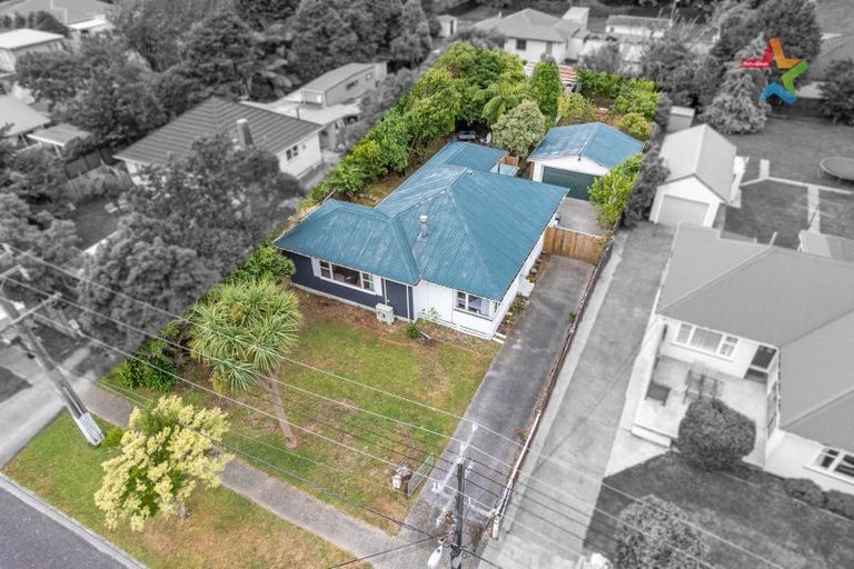 Photo of property in 5 Wood Street, Wainuiomata, Lower Hutt, 5014