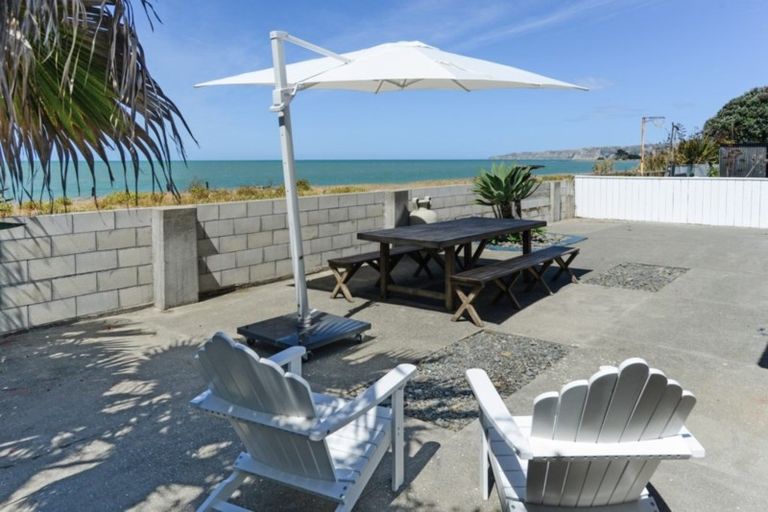 Photo of property in 243 Clifton Road, Te Awanga, 4102