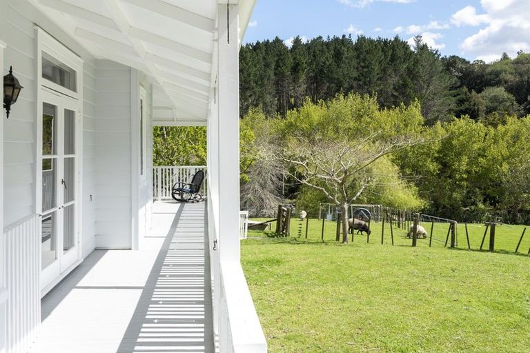 Photo of property in 92 Brownhill Road, Whitford, Manurewa, 2576