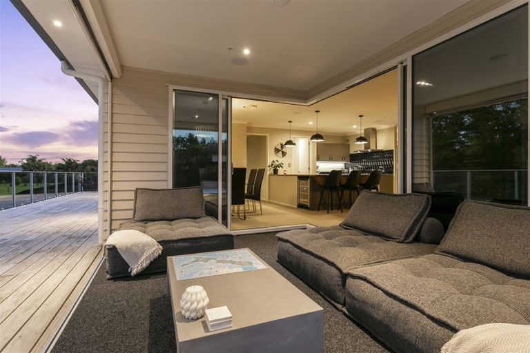 Photo of property in 21 Kahika Grove, Huapai, Kumeu, 0810