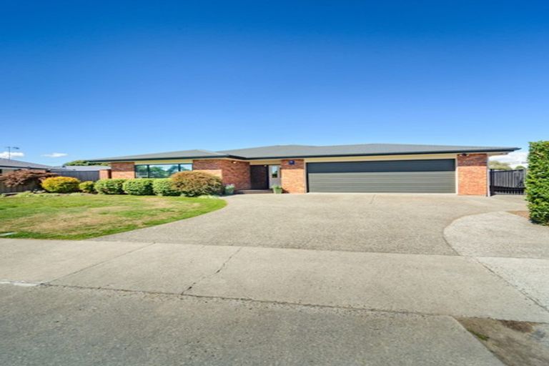 Photo of property in 18 Daniel Place, Kelvin Grove, Palmerston North, 4414
