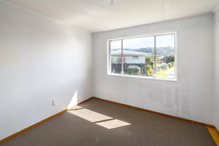 Photo of property in 6 Farrier Grove, Featherston, 5710