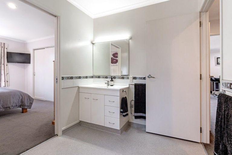 Photo of property in 18 Leon Street, Riverdale, Gisborne, 4010