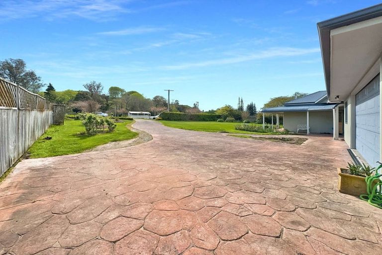 Photo of property in 20 Paraekaretu Street, Hunterville, 4730