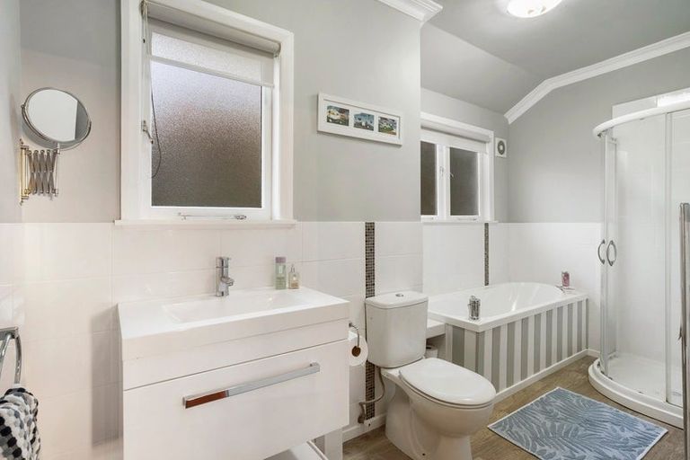 Photo of property in 44 Kiwi Esplanade, Mangere Bridge, Auckland, 2022