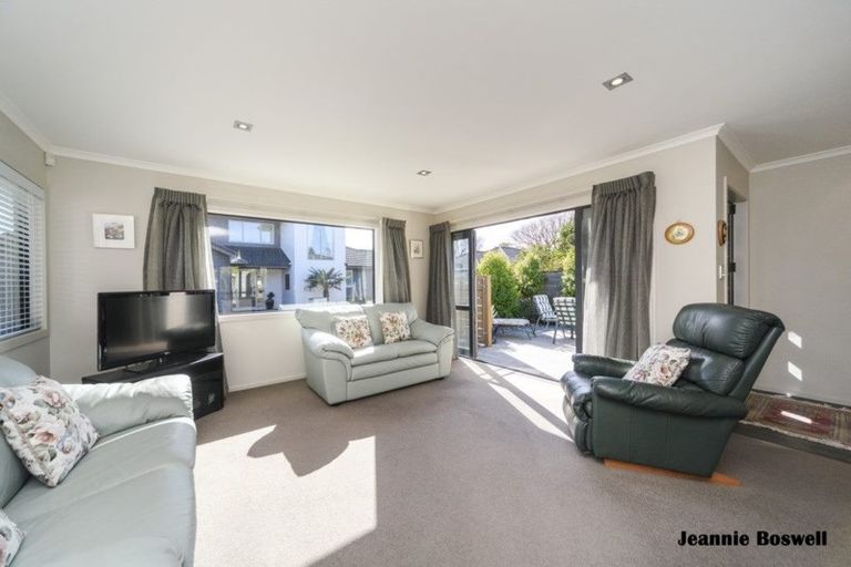 Photo of property in 5 Virtue Place, Hokowhitu, Palmerston North, 4410