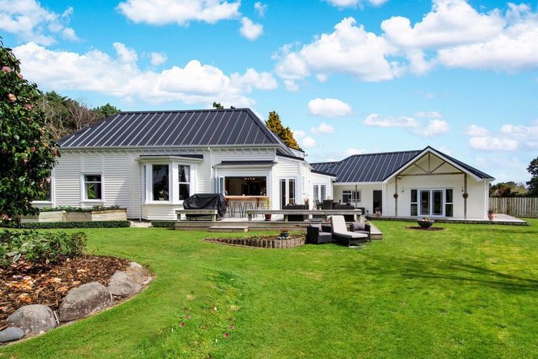 Photo of property in 4 Cross Street, Lepperton, New Plymouth, 4373