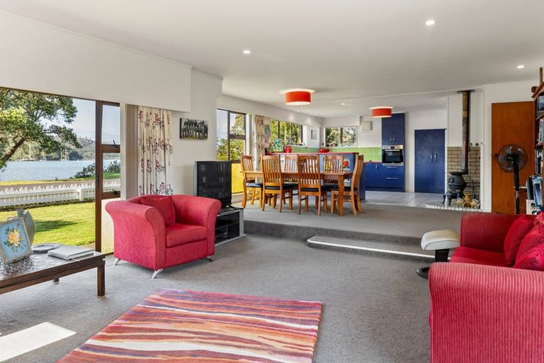 Photo of property in 27 Robinson Road, Whitianga, 3510